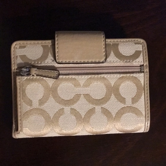 Cream coach wallet - Picture 2 of 5